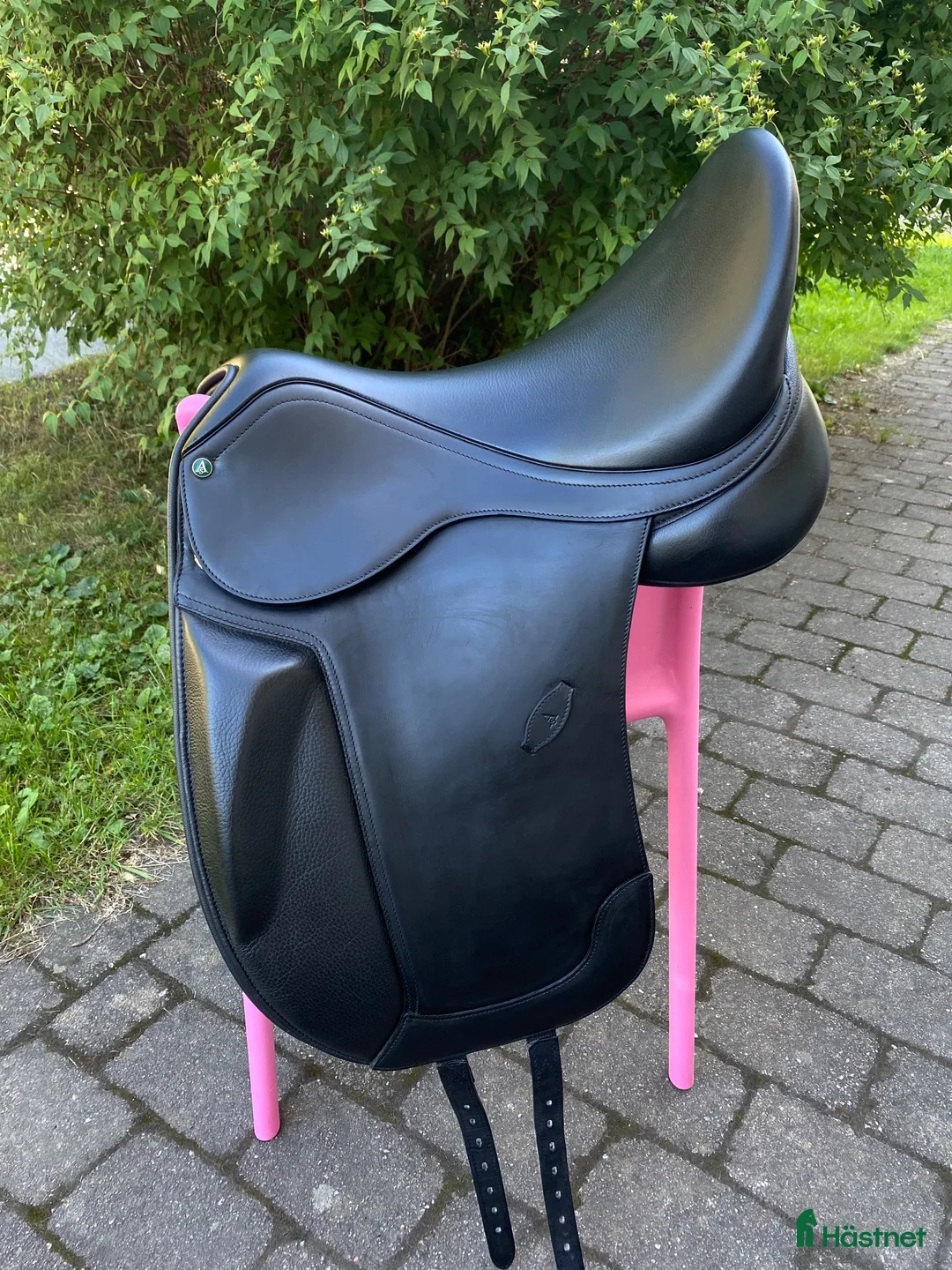 Sadlar hästutrustning till salu: Arena Monoflap dressyrsadel 17,5” - close contact - Annons 1