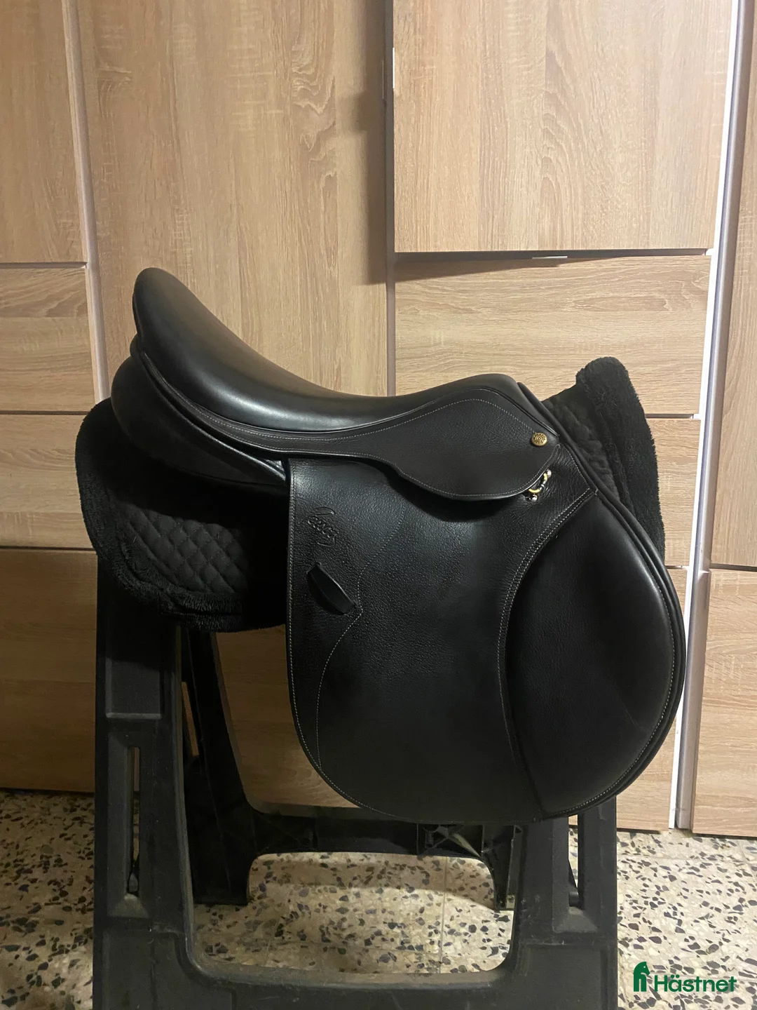 Sadlar hästutrustning till salu: Svart Pessoa AMO 17,5/MW - Annons 1