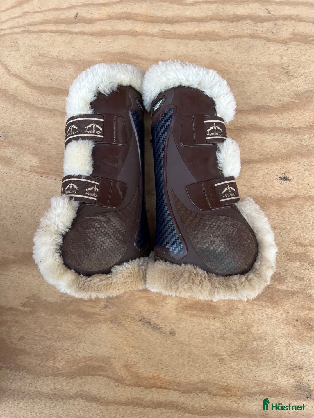 Benskydd hästutrustning till salu: Veredus skydd i Brålanda - Annons 2