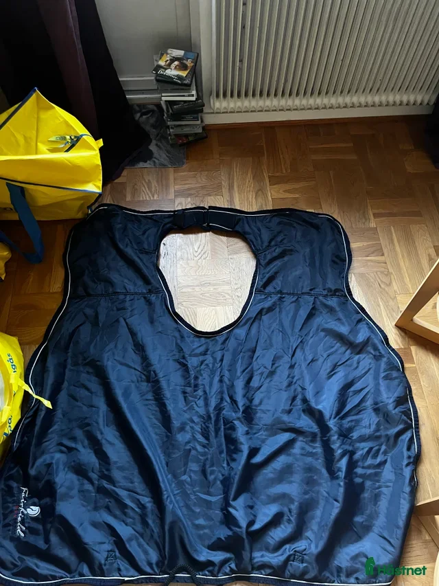 Täcken hästutrustning till salu: 2 strl ländtäcken säljes! i Jonsered - Annons 1