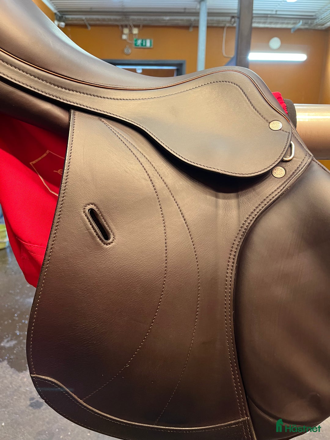 Sadlar hästutrustning till salu: Equipe kalvskinn i Huddinge - Annons 1