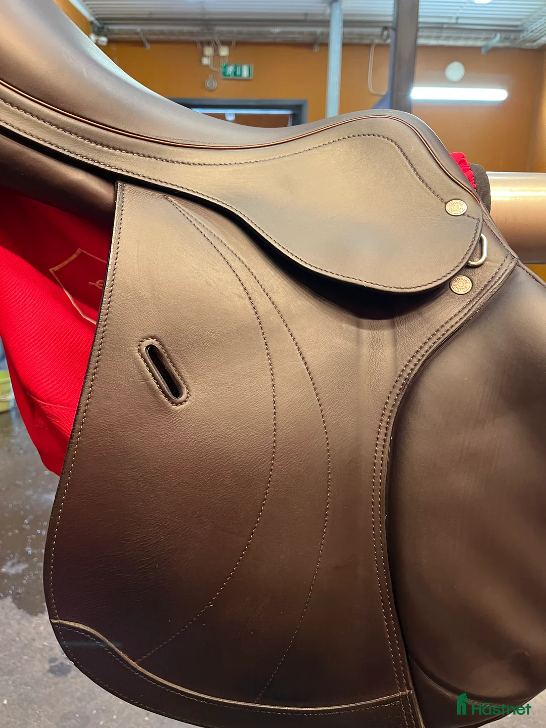 Sadlar hästutrustning till salu: Equipe kalvskinn i Huddinge - Annons 1