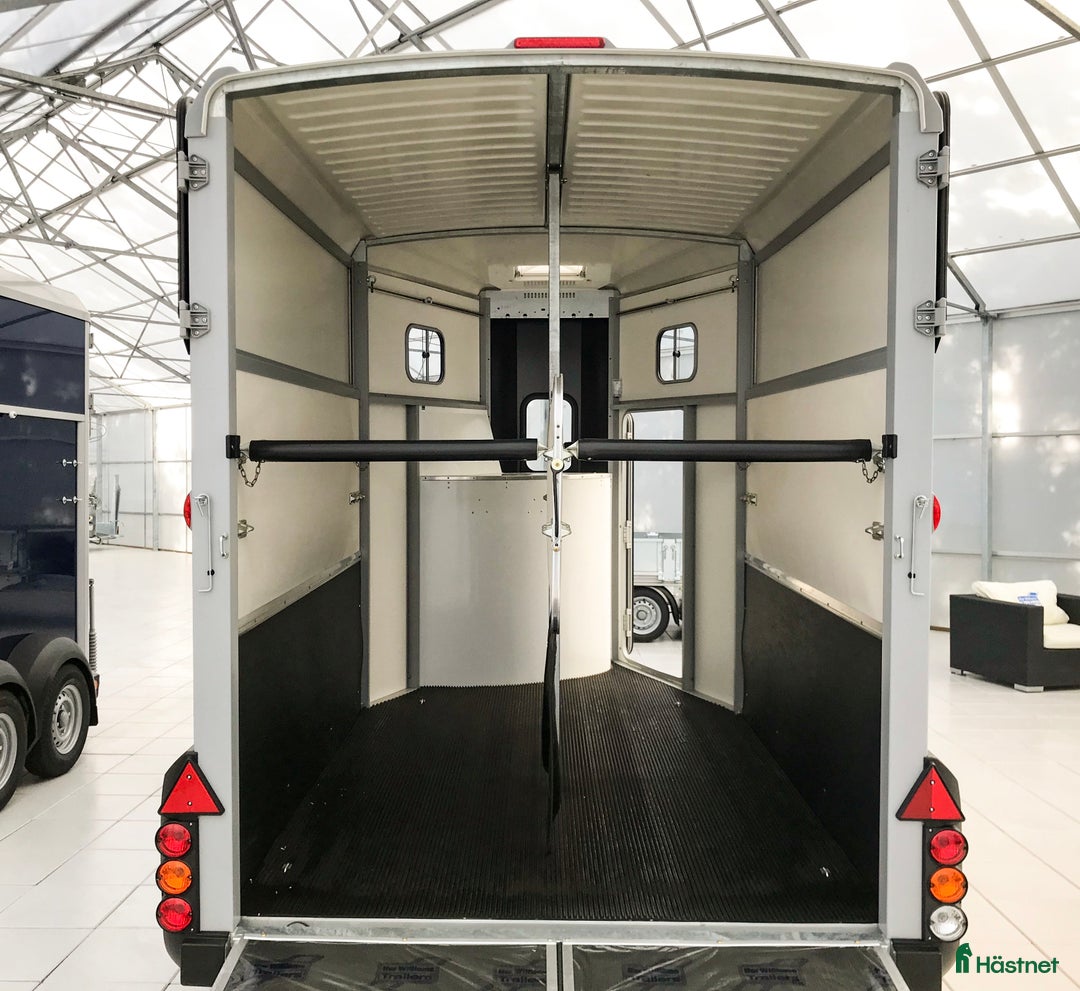 Hästtransporter  fordon & transport till salu: Ifor Williams HB511 med fast sadelkammare - Bild 3