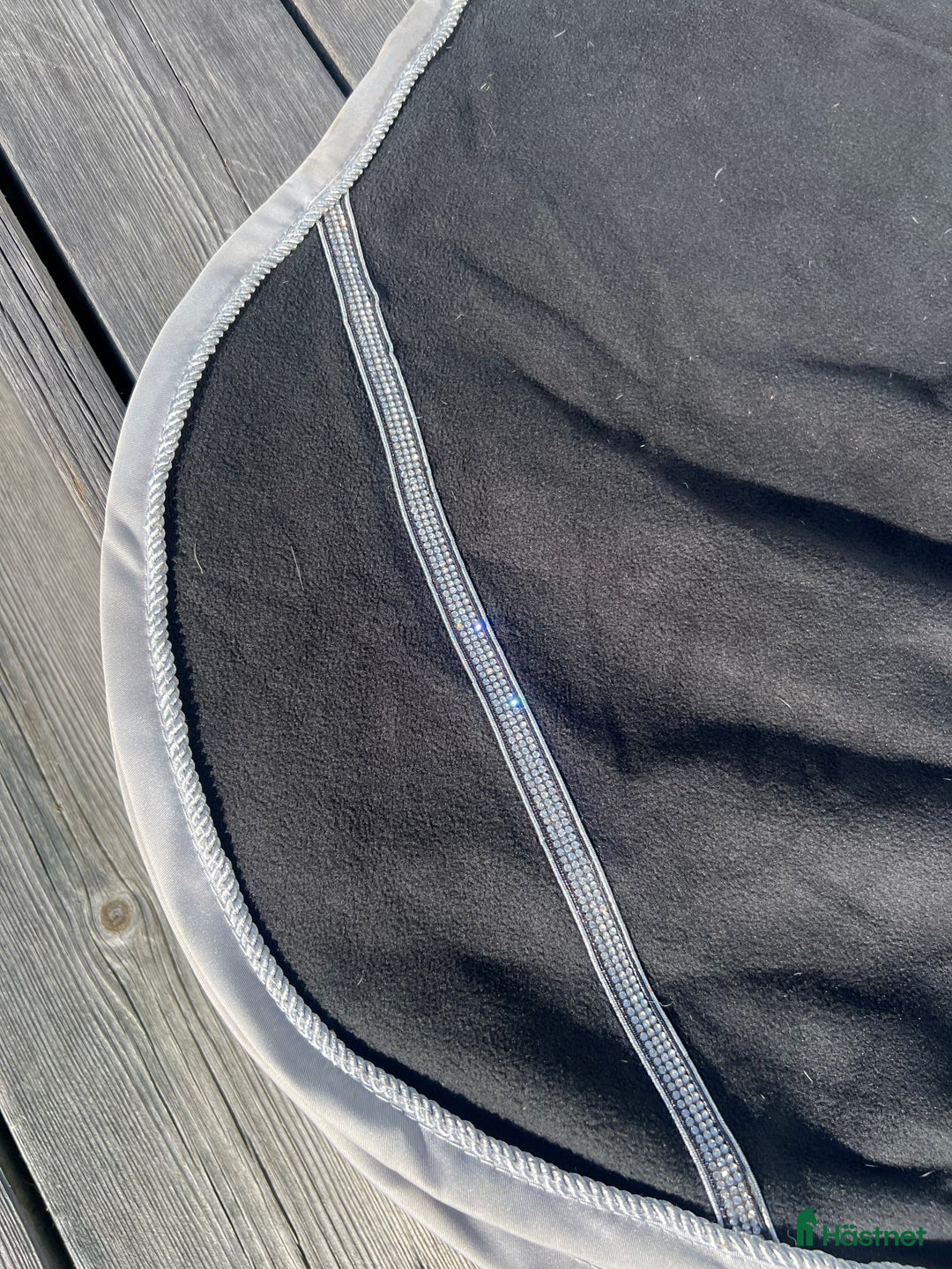 Täcken hästutrustning till salu: Svart fleecetäcke  i Upplands Väsby - Annons 4