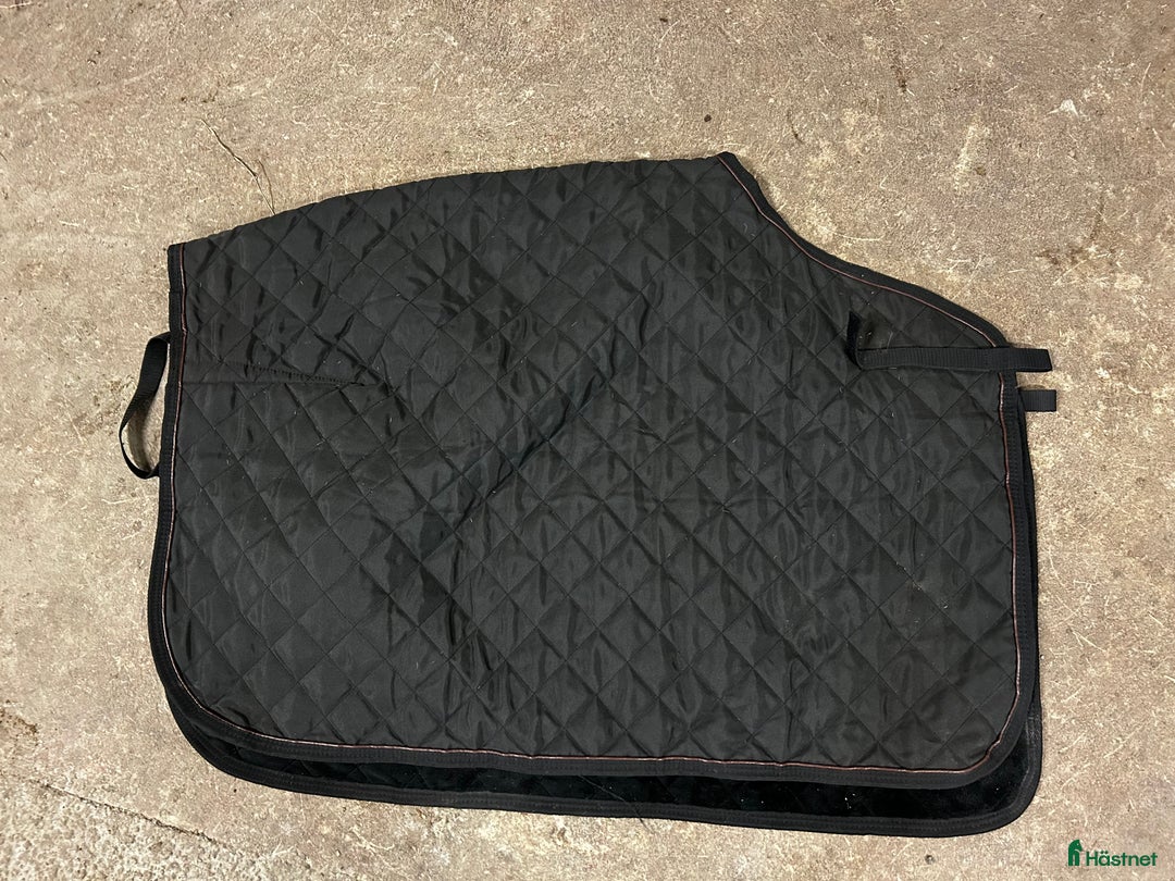 Täcken hästutrustning till salu: Blandade täcken strlk 130 i Uppsala - Annons 15