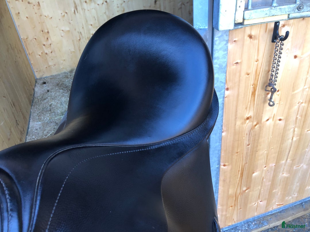 Sadlar hästutrustning till salu: Crown Aragorn  i Bergkvara - Annons 2