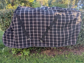 Täcken hästutrustning till salu: Ulltäcke i Gnesta - Annons 23