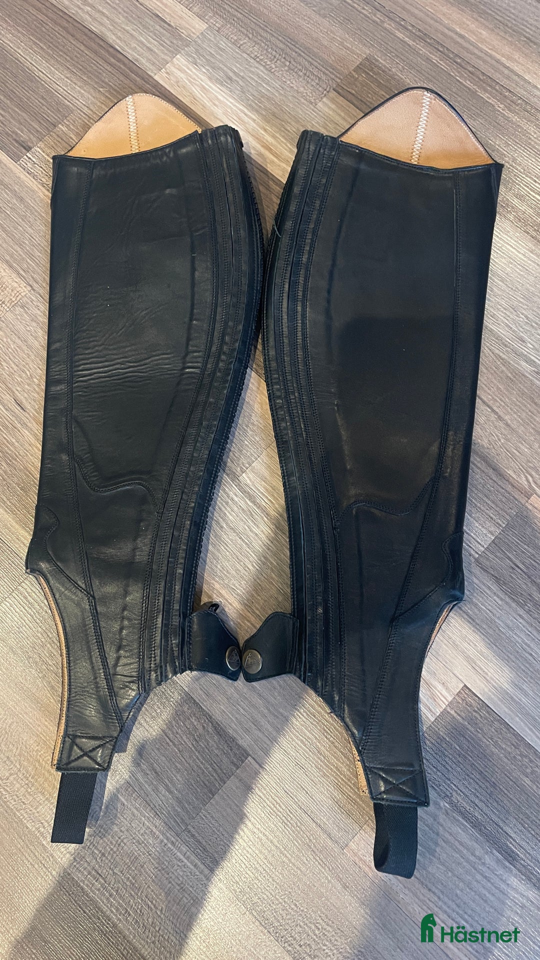 Ridstövlar ryttarutrustning till salu: Fina chaps från mountain horse i Huddinge - Annons 2