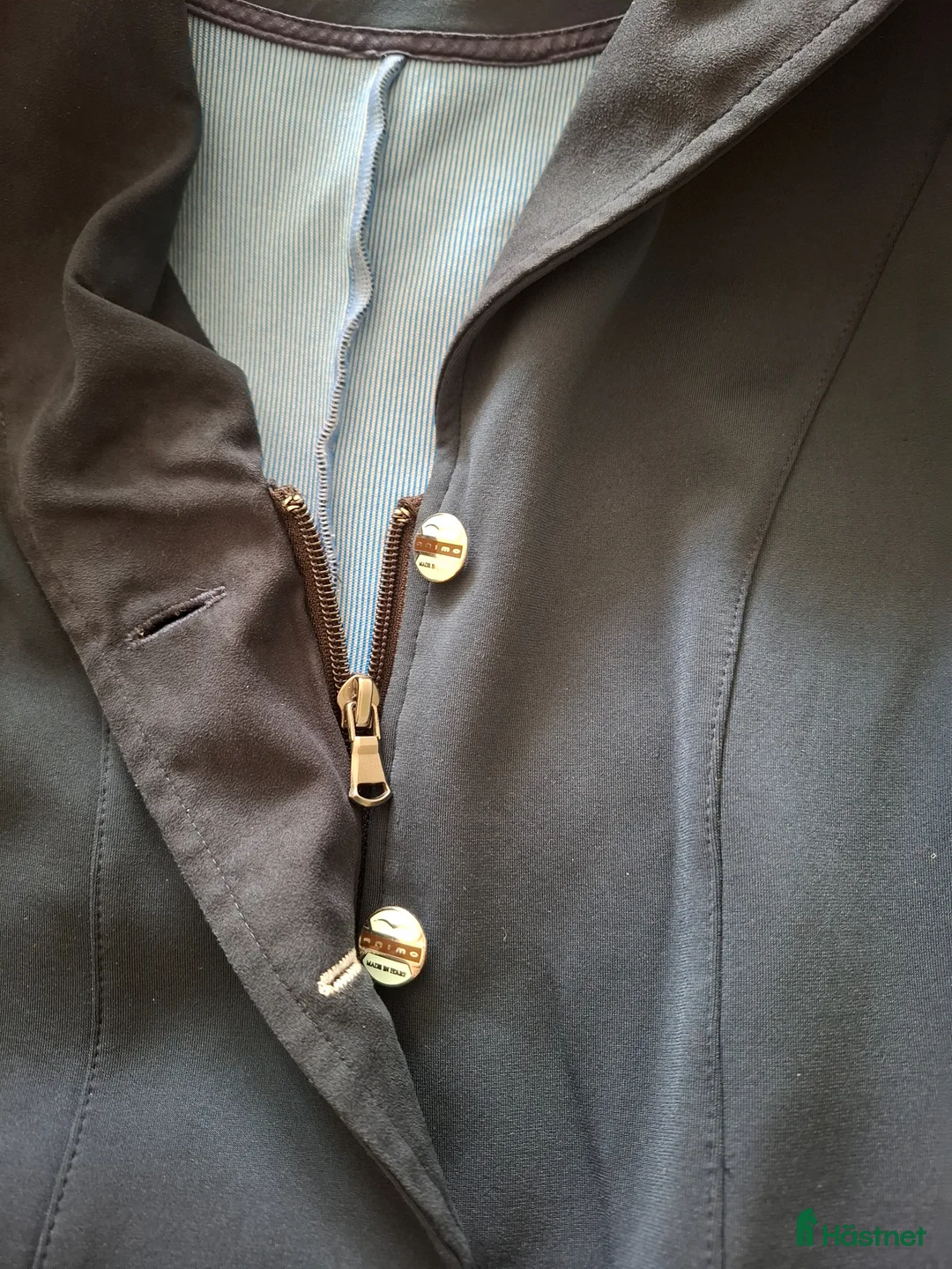 Jackor & Kavajer ryttarutrustning till salu: Marinblå tävlingskavaj i Stockholm - Annons 2