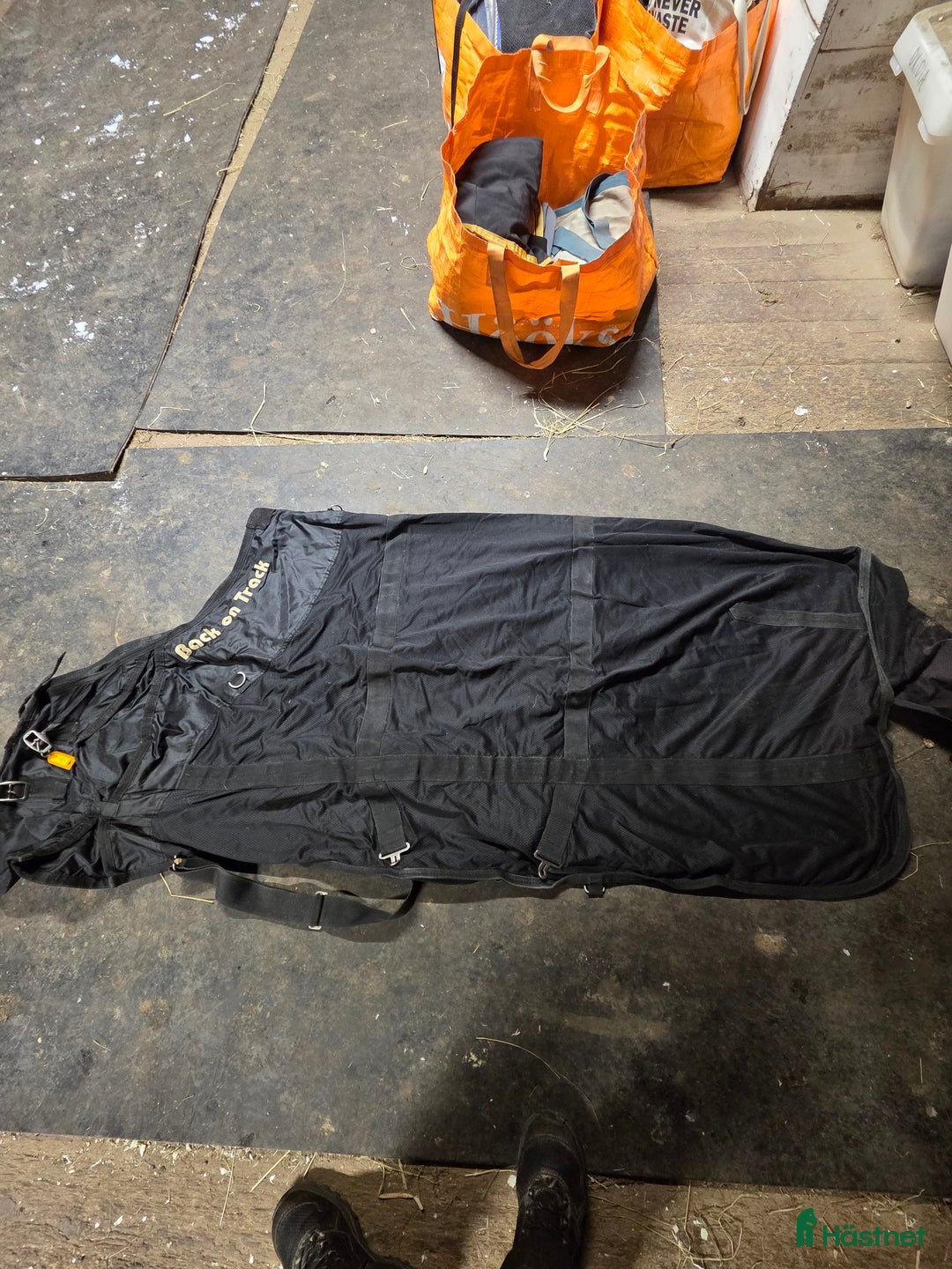 Täcken hästutrustning till salu: Back on track nättäcke i Hortlax - Annons 1