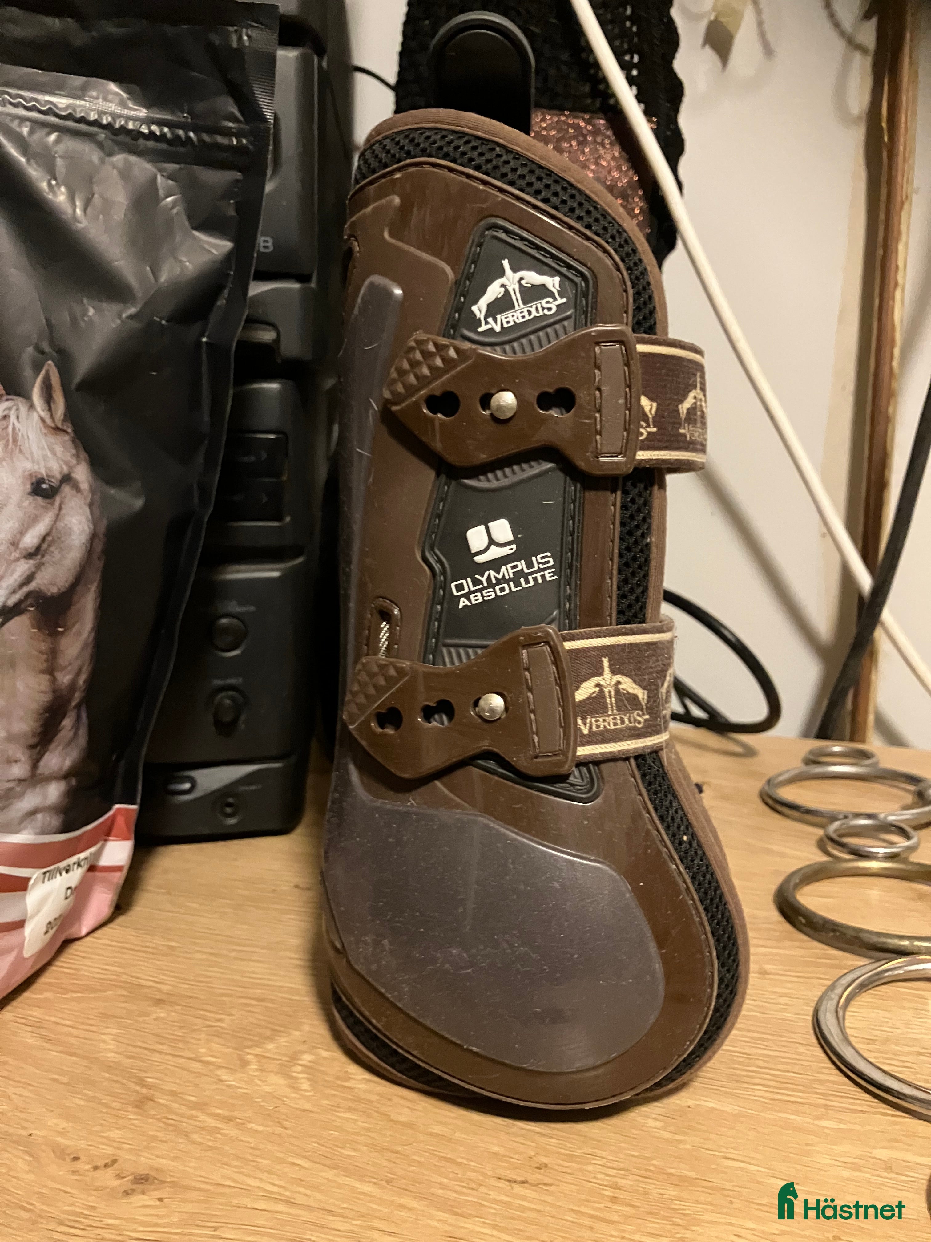 Benskydd hästutrustning till salu: 1 veredus skydd höger i Skärplinge - Annons 18