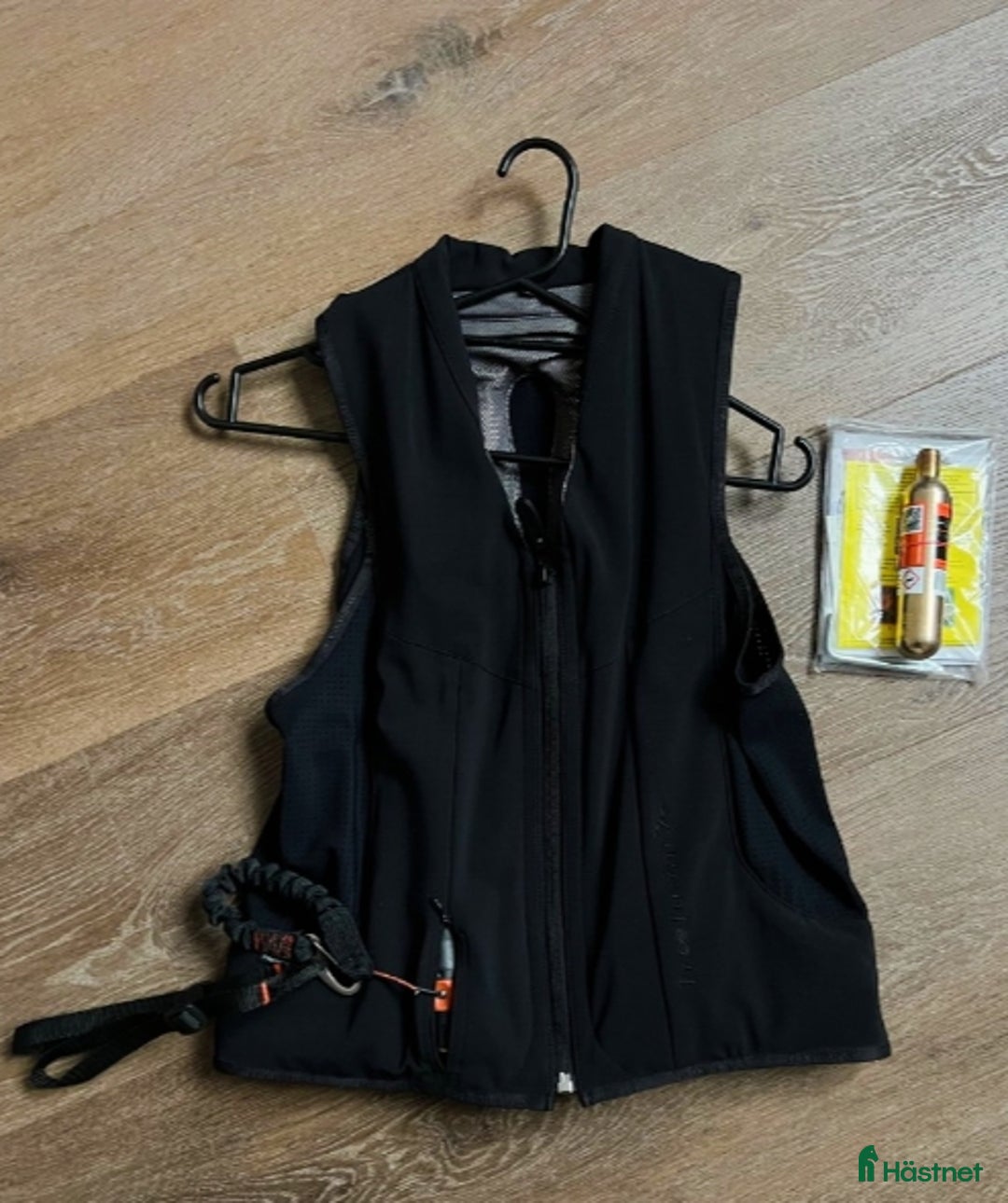 Säkerhetsvästar ryttarutrustning till salu: Freejump säkerhetsväst S i Åmotsbruk - Annons 1