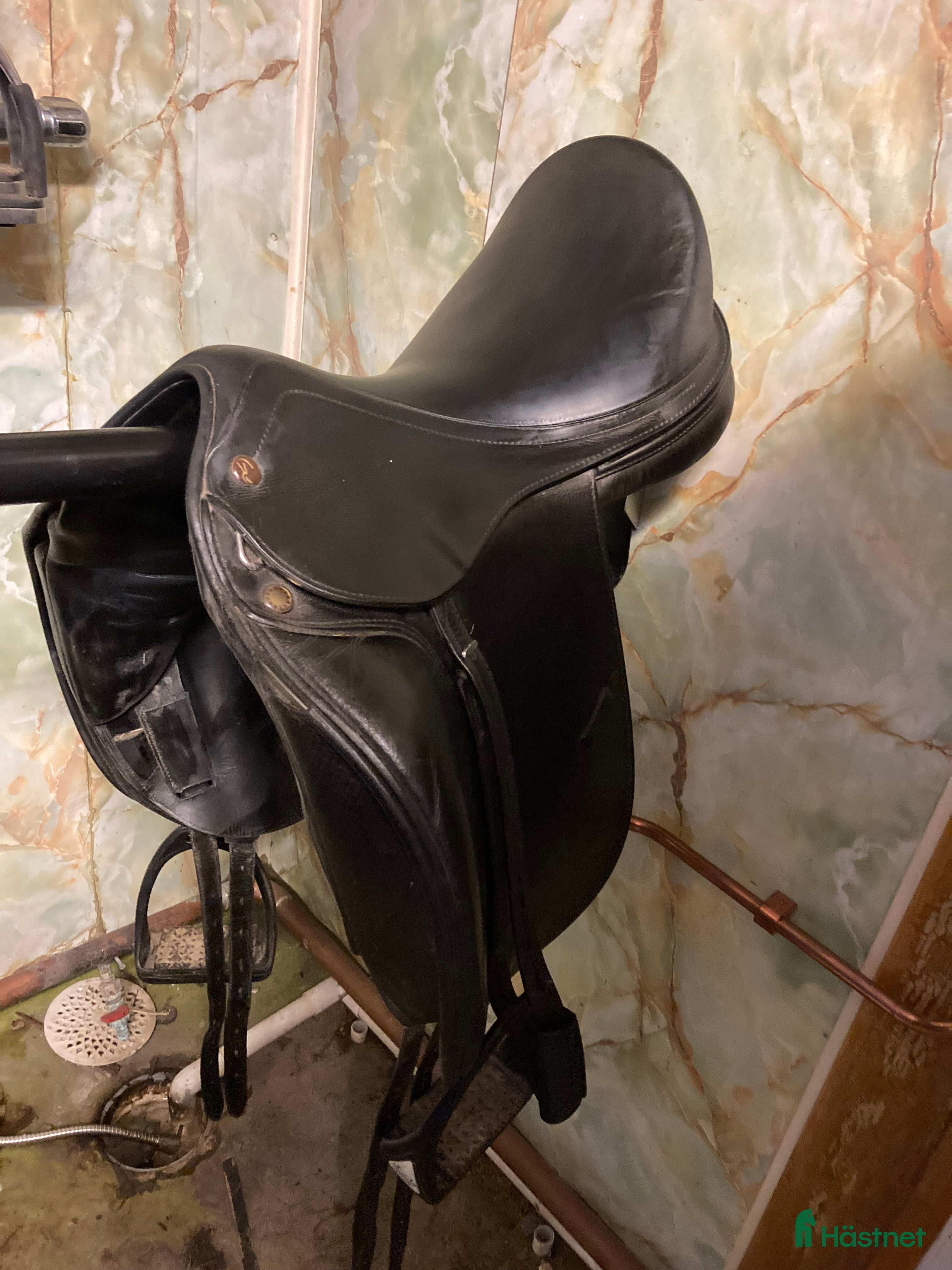Sadlar hästutrustning till salu: Välanvänd Prestige D1 med mycket kvar att ge i Söråker - Annons 1