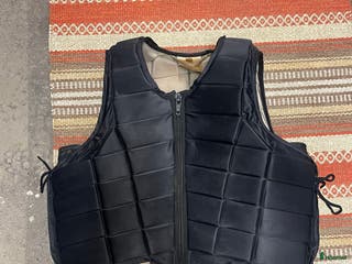 Säkerhetsvästar ryttarutrustning till salu: Racesafe väst vuxen i Bro - Annons 14