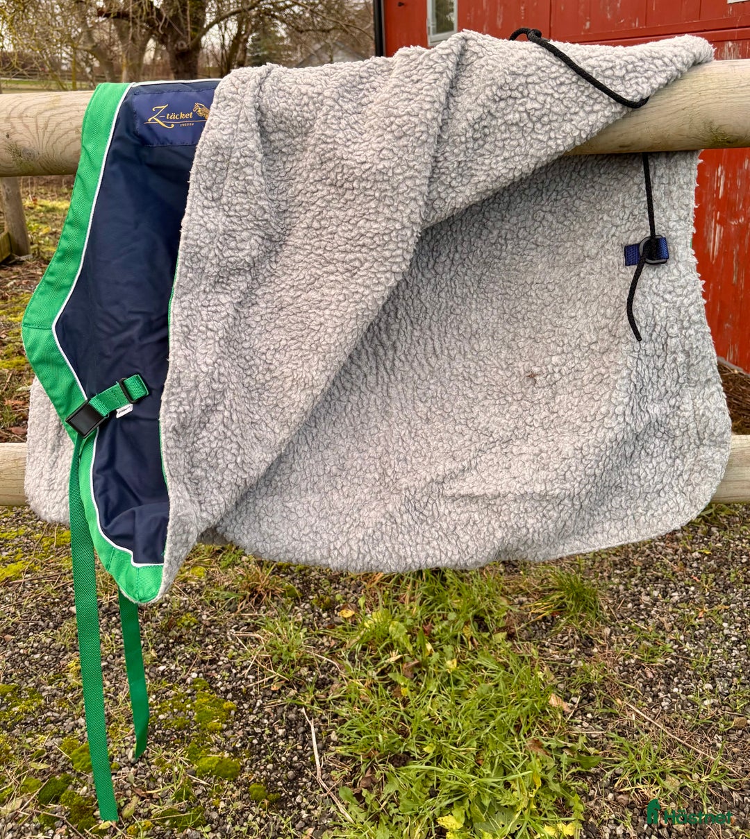 Täcken hästutrustning till salu: Snyggt ländtäcke i nyskick! i Lund - Annons 2
