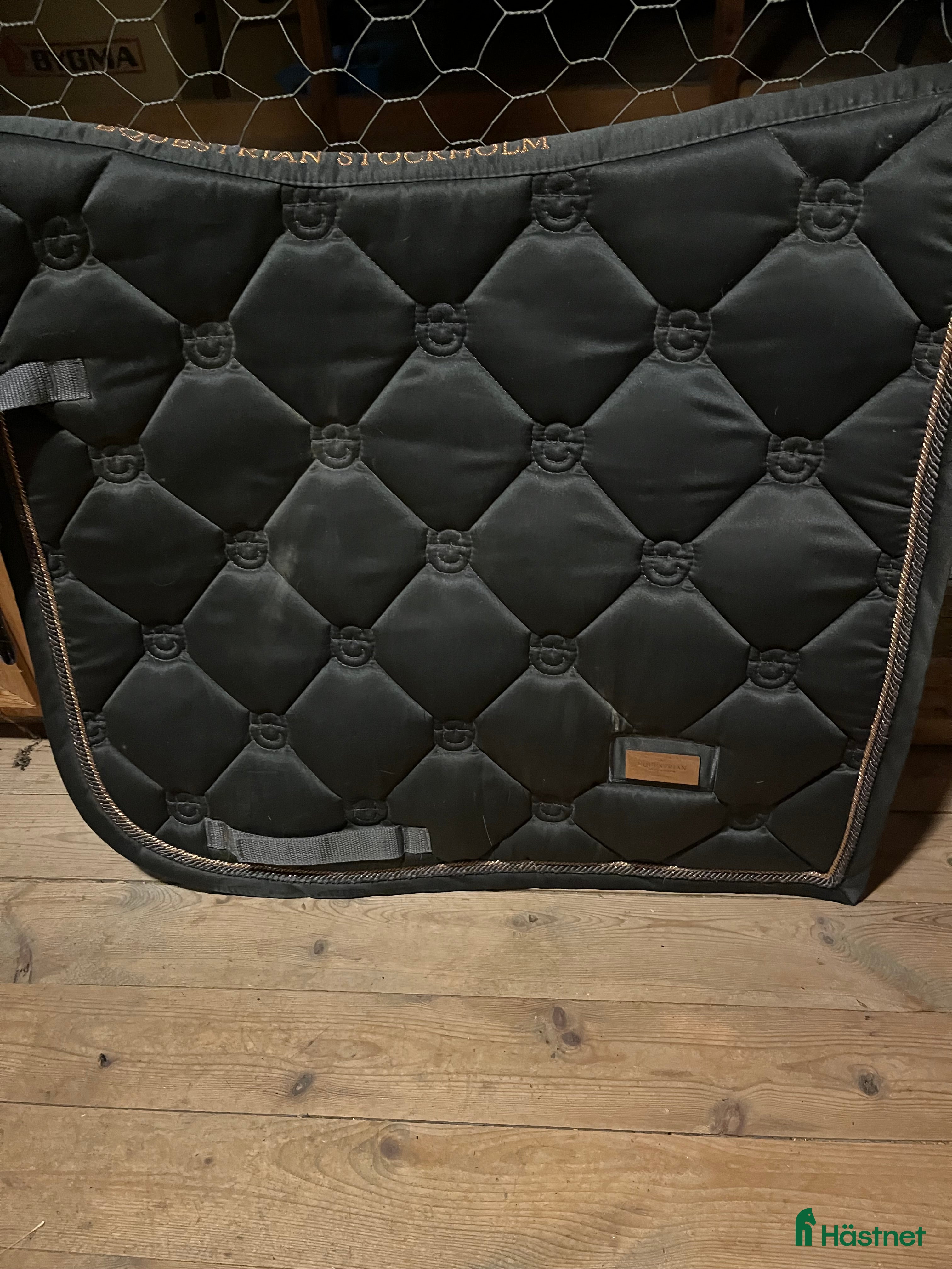 Schabrak & Vojlockar hästutrustning till salu: Fint dressyrschabrak i Kvissleby - Annons 3