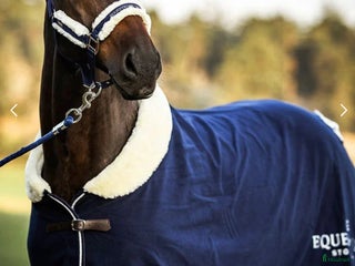 Täcken hästutrustning till salu: Fint fleecetäcke från ES i Farsta - Annons 2