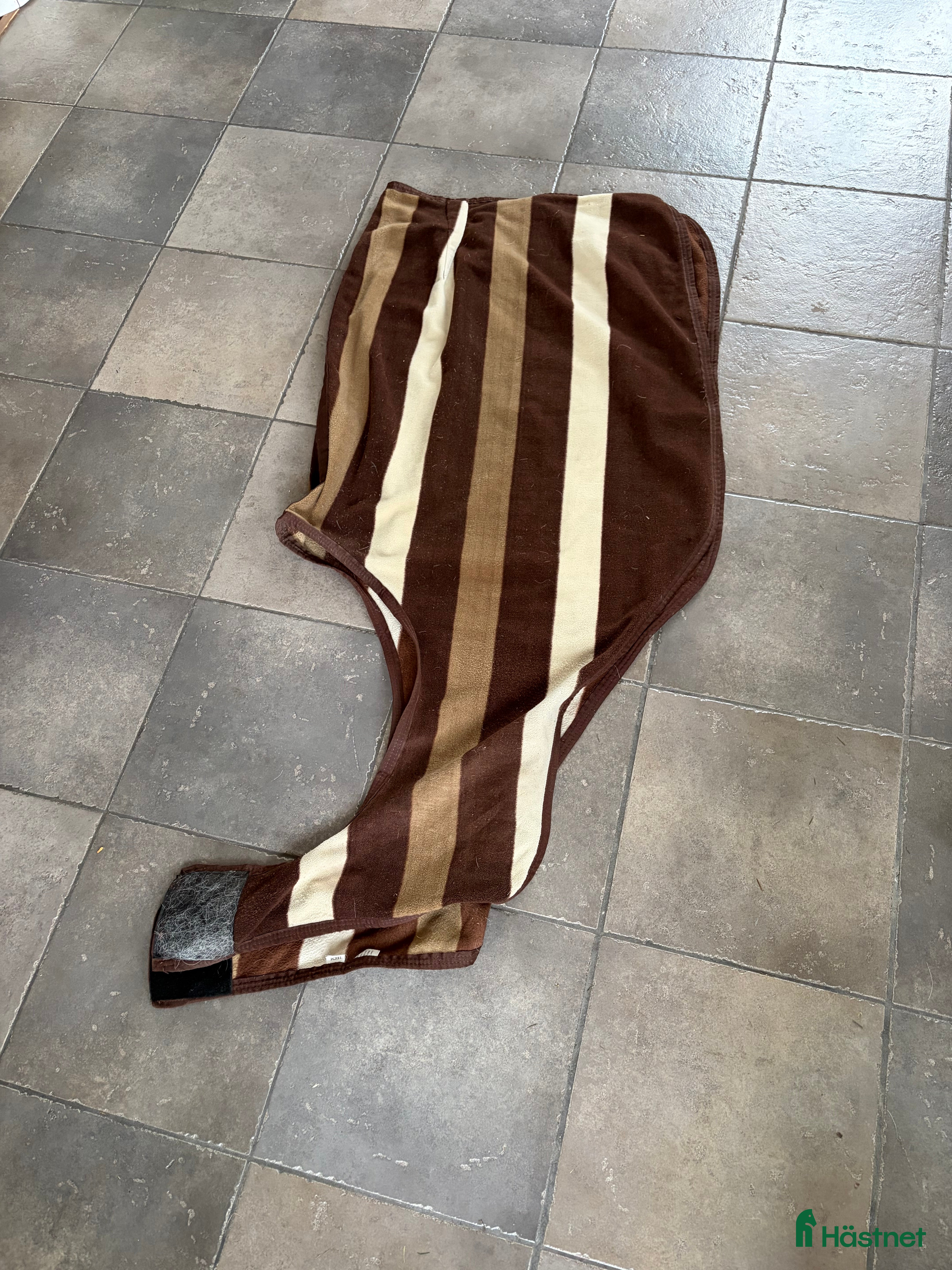 Täcken hästutrustning Brunt ländtäcke  - Annons 2