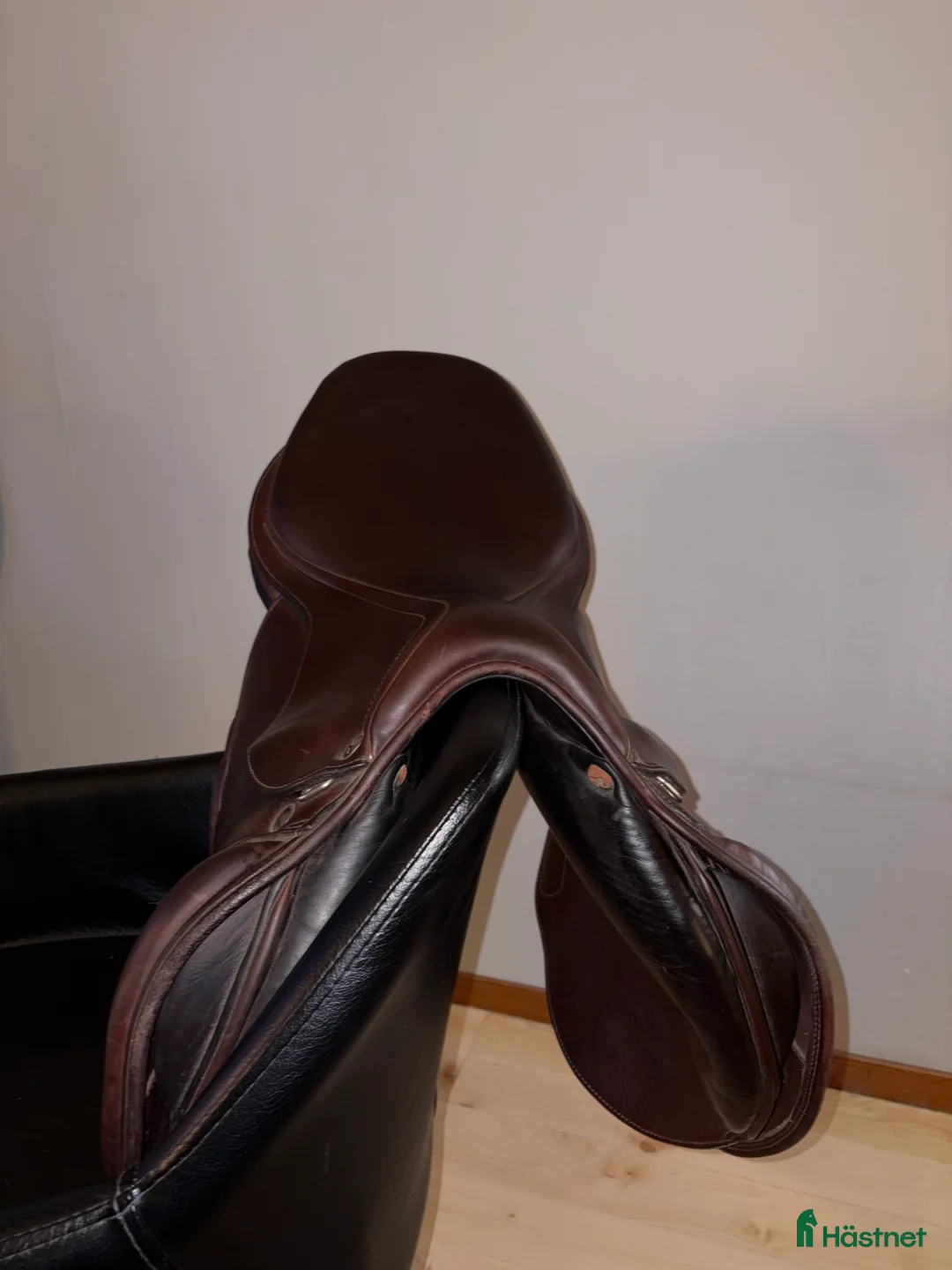 Sadlar hästutrustning till salu: Erreplus JF hoppsadel  i Tävelsås - Annons 3