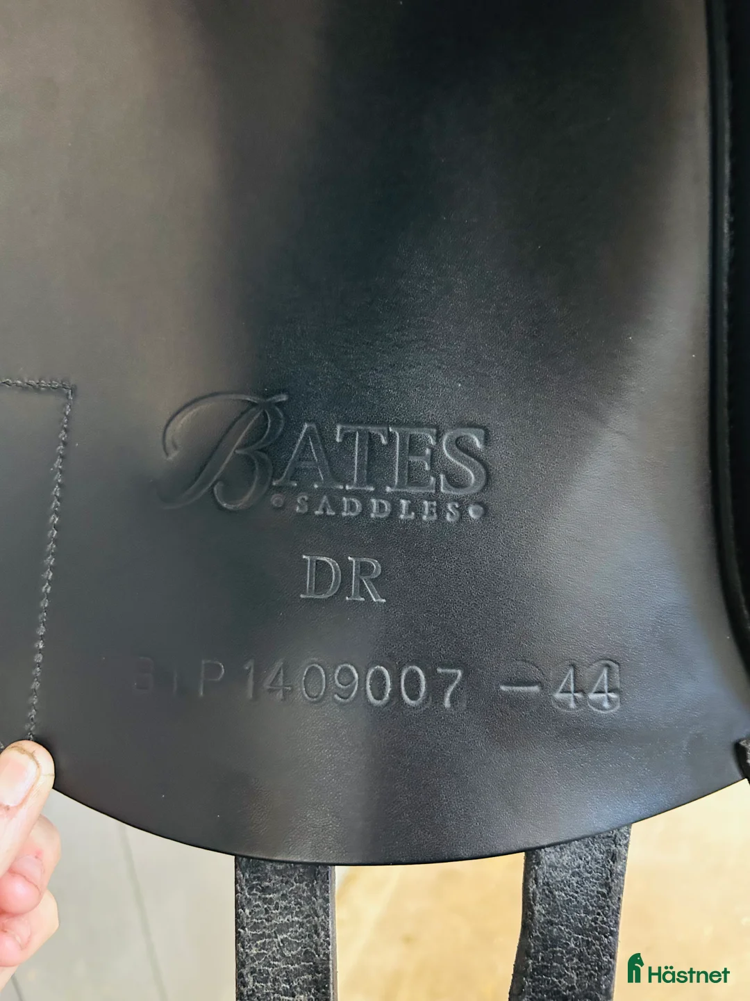 Sadlar hästutrustning till salu: Bates Dressage dressyrsadel 17,5″ – justerbar bom i Kungsbacka - Annons 2
