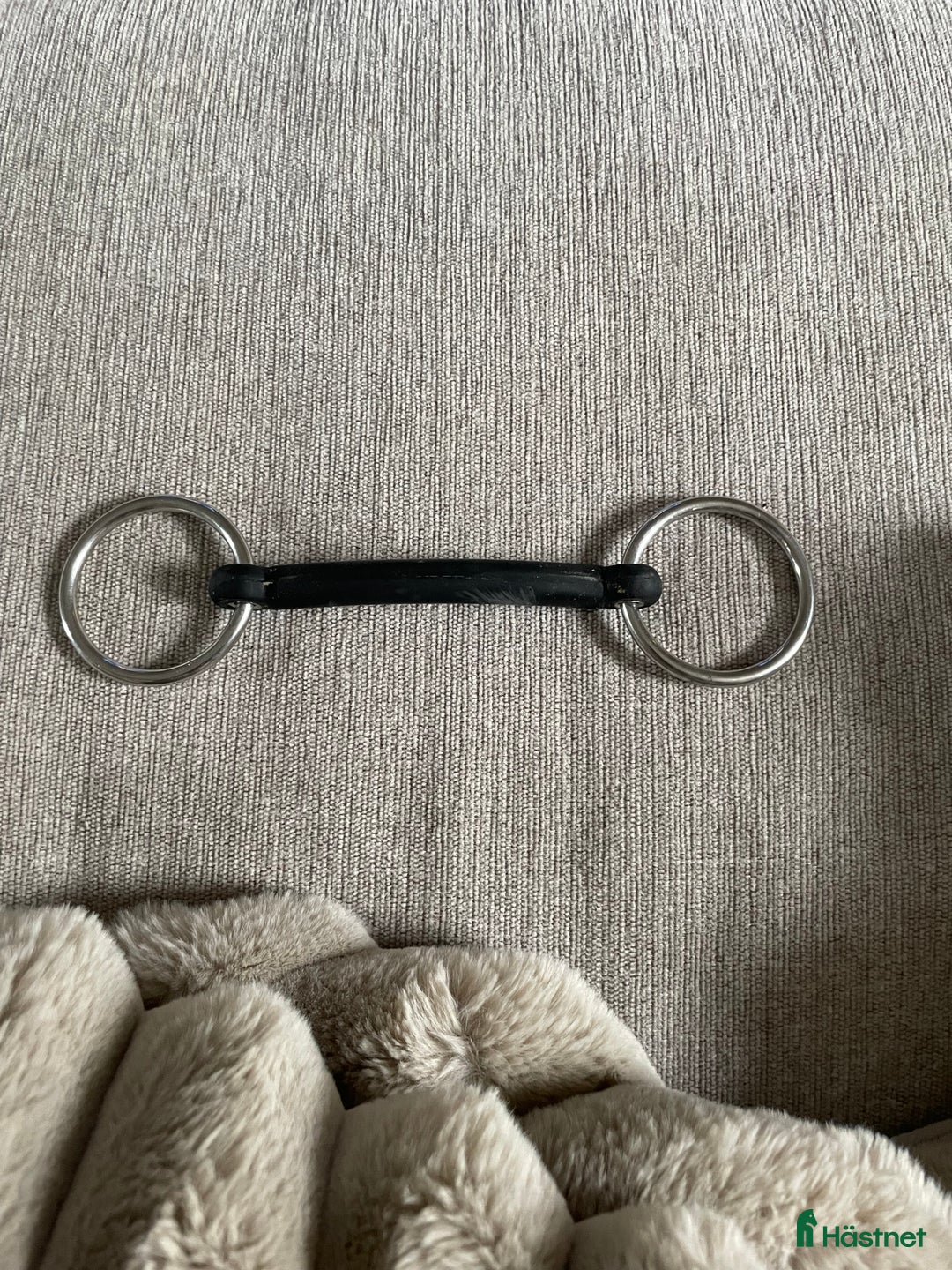 Bett hästutrustning till salu: Rakt gummibett i Eksjö - Annons 1