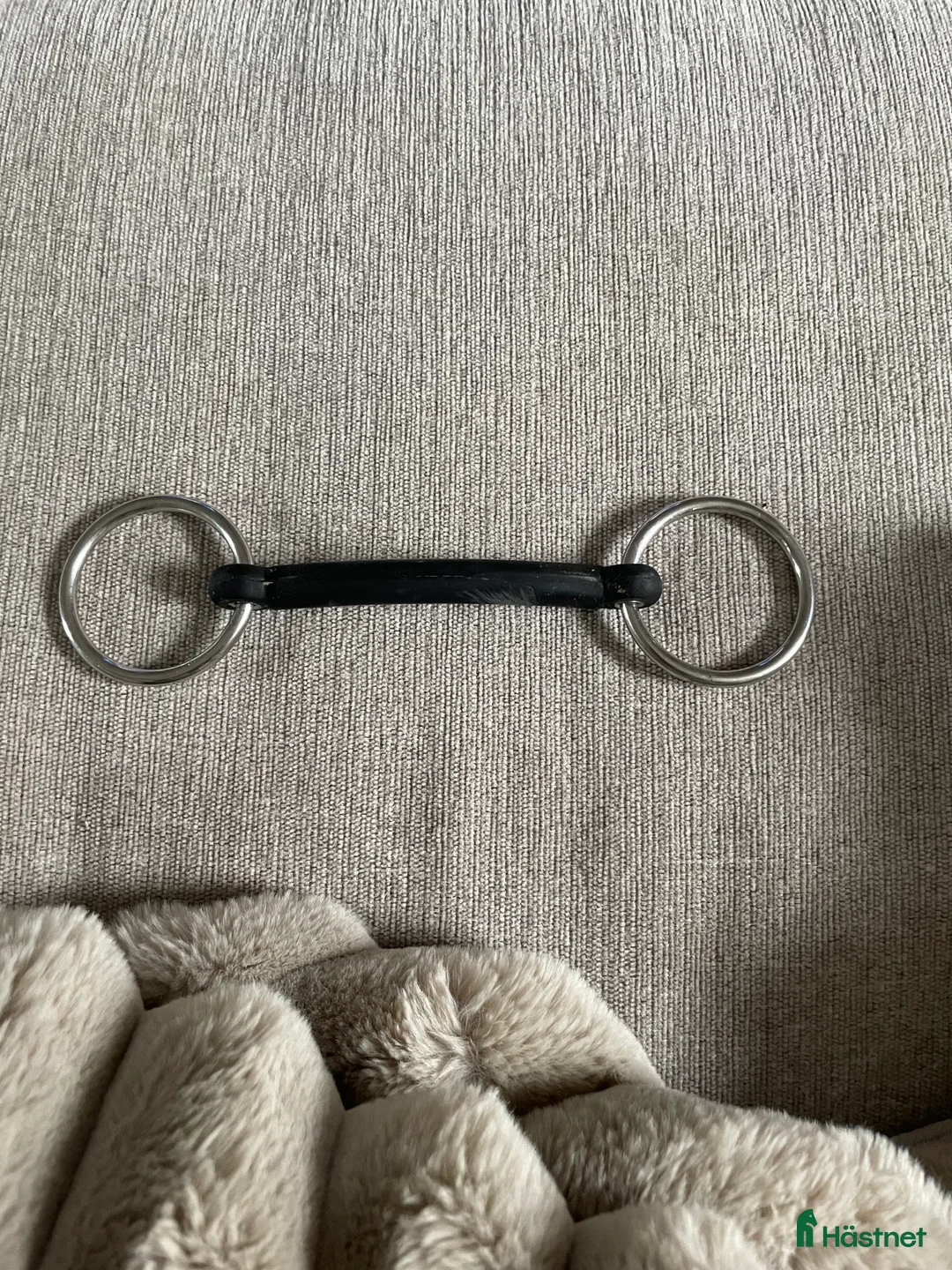 Bett hästutrustning till salu: Rakt gummibett i Eksjö - Annons 1