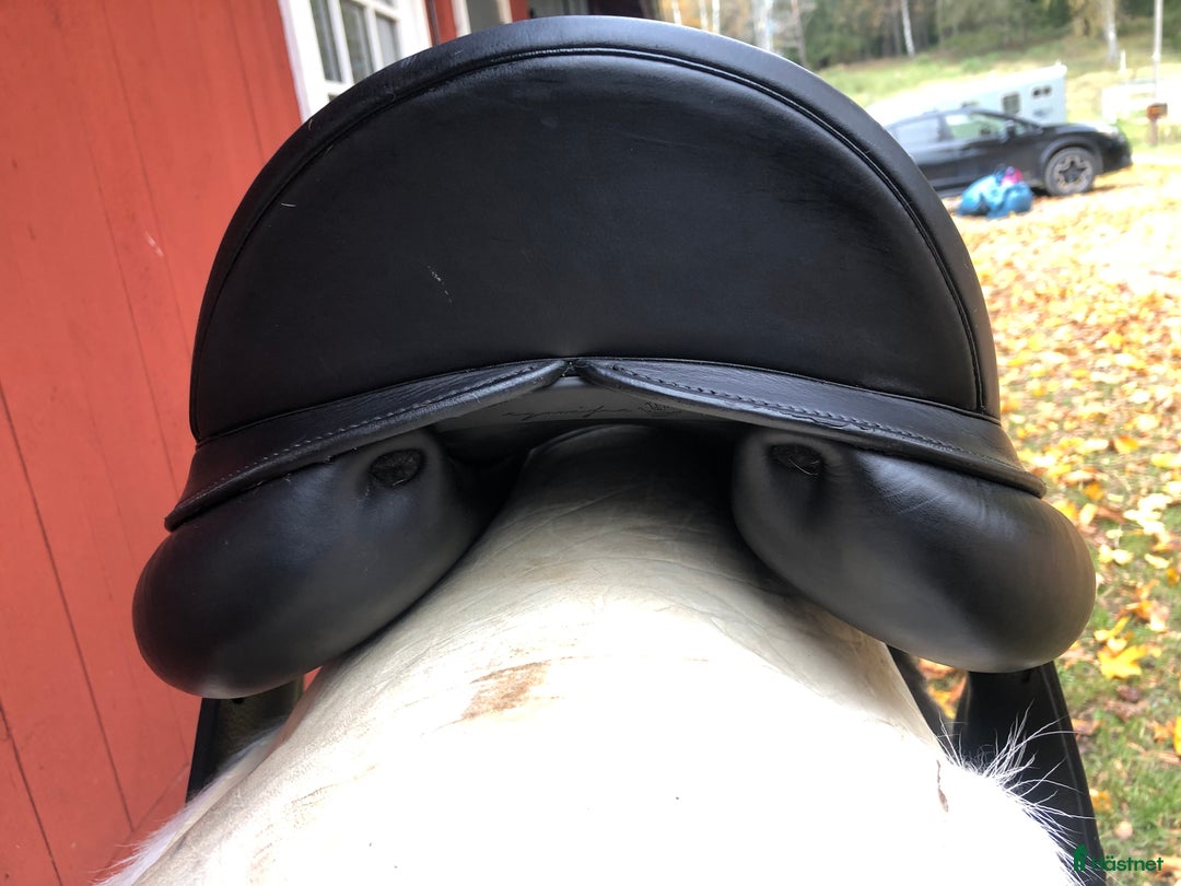 Sadlar hästutrustning till salu: Svart Equipe Olympia i nyskick! - Annons 6