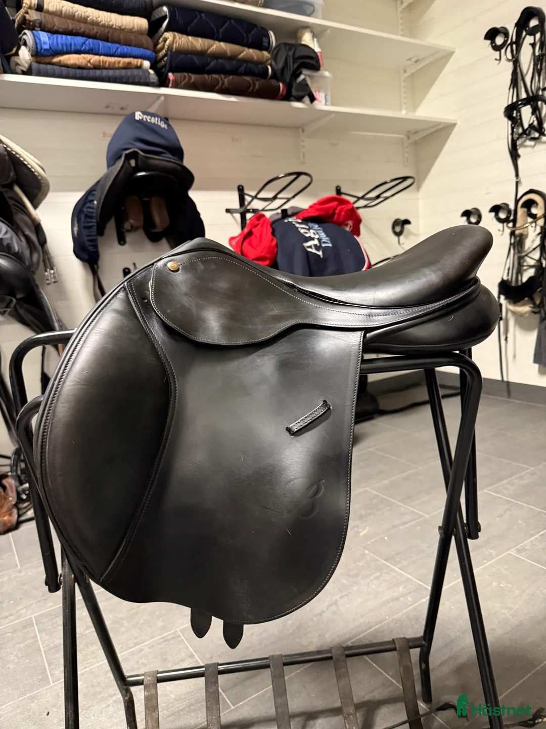 Sadlar hästutrustning till salu: Svart Bates Caprilli  - Annons 1