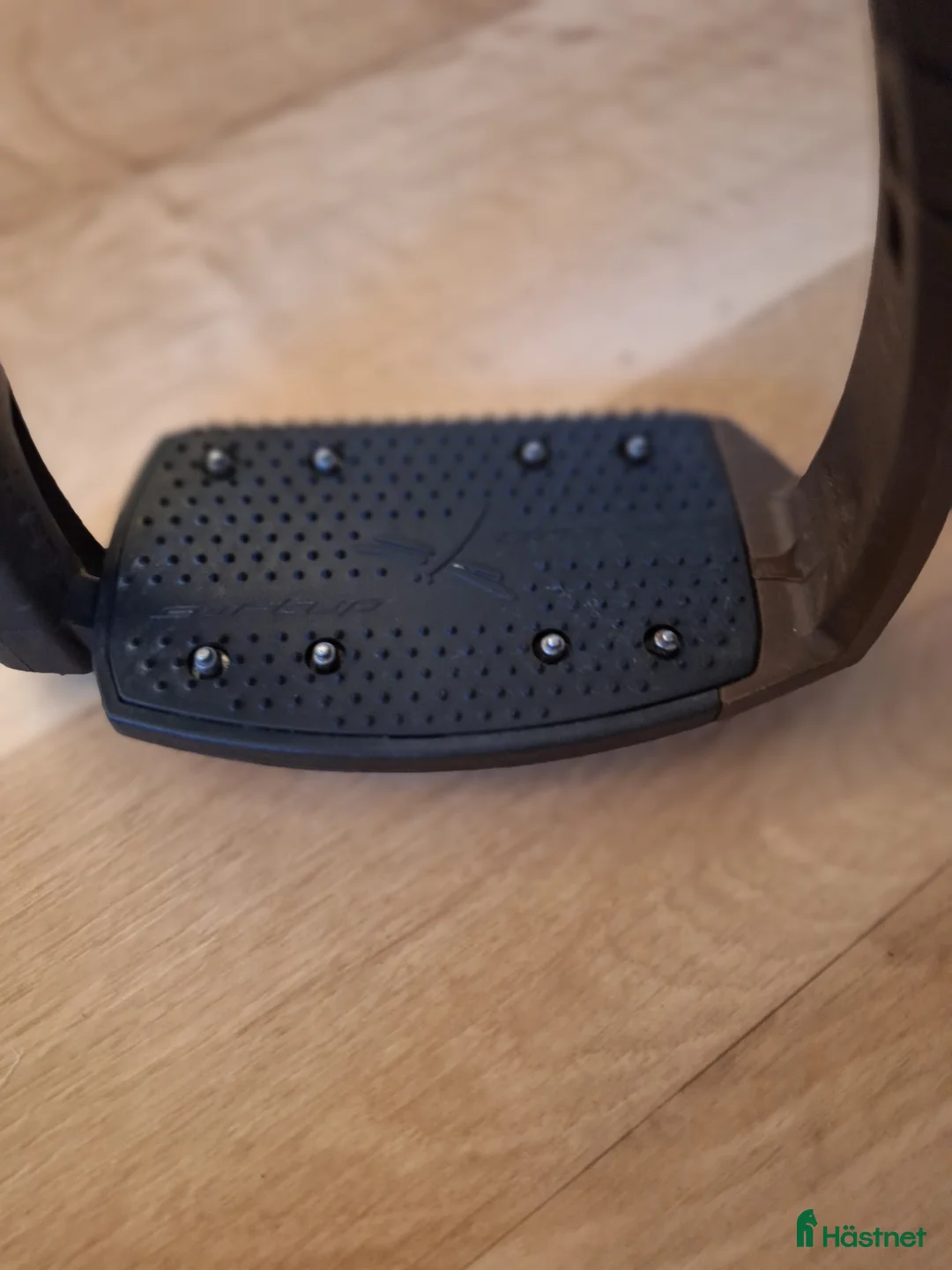 Stigbyglar hästutrustning till salu: Fina free jumps till salu i Tidaholm - Annons 4