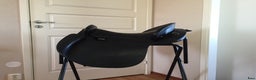 Sadlar hästutrustning till salu: Akademisk sadel (med fårskinns säte) - Annons 2