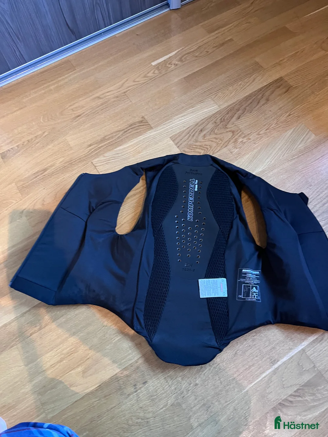 Säkerhetsvästar ryttarutrustning till salu: Komperdell Säkerhetsväst - Annons 3