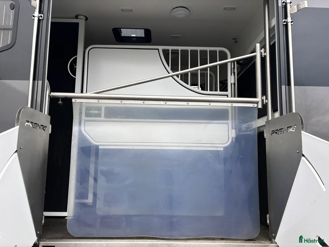 Hästlastbilar  fordon & transport till salu: IVECO C-kortsbil i Laholm - Annons 8