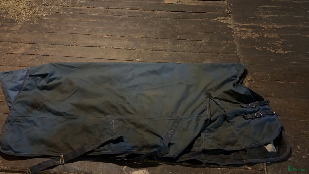 Täcken hästutrustning till salu: Blandade täcken storlek 155 i Sandared - Annons 4