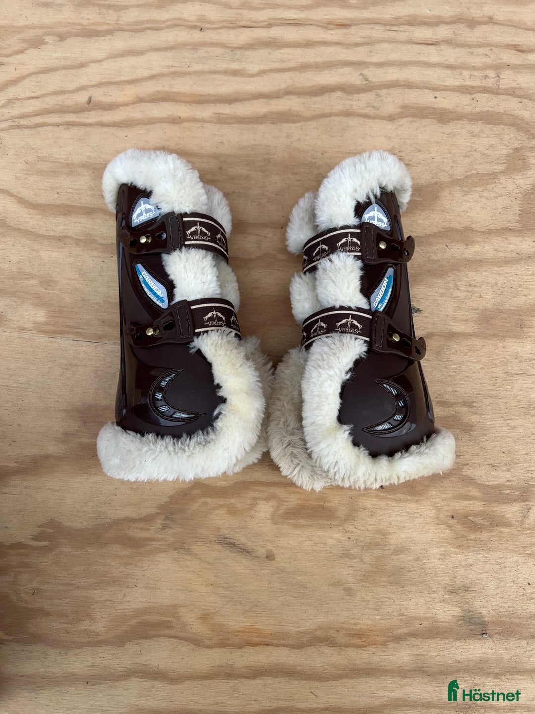 Benskydd hästutrustning till salu: Veredus skydd i Brålanda - Annons 1