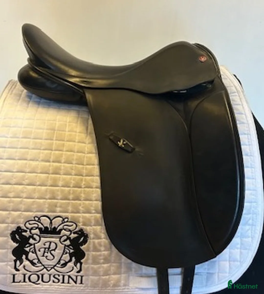 Sadlar hästutrustning till salu: Dressyrsadel Falcon - Annons 1