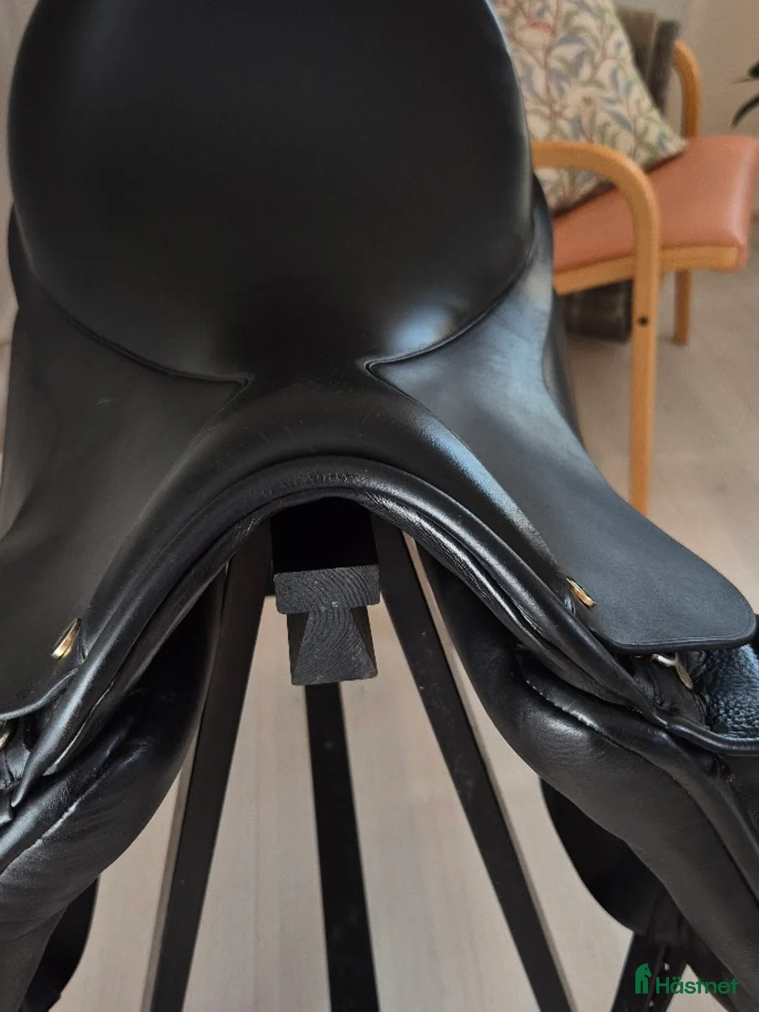 Sadlar hästutrustning till salu: Fin dressyrsadel i Färjestaden - Annons 3