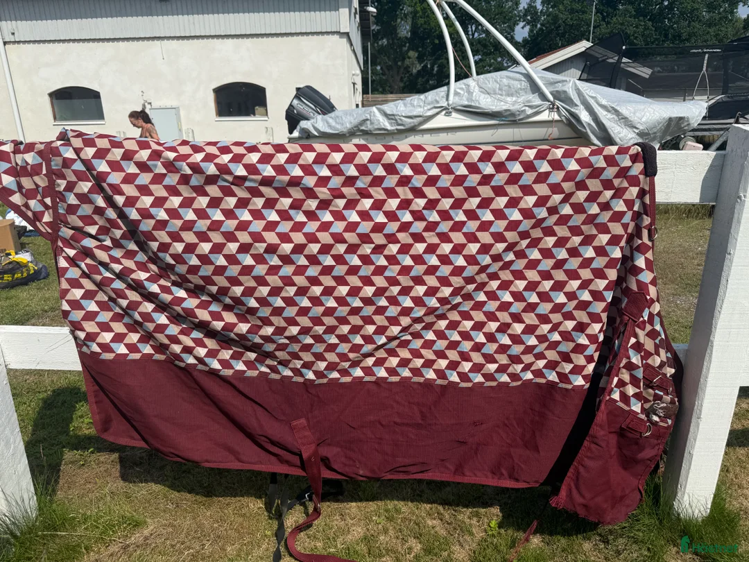 Täcken hästutrustning till salu: Hästtäcken i Linköping - Annons 2