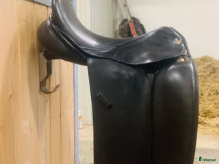 Sadlar hästutrustning till salu: Dressyrsadel Arthur Kottas “Vienna i Kilafors - Annons 1