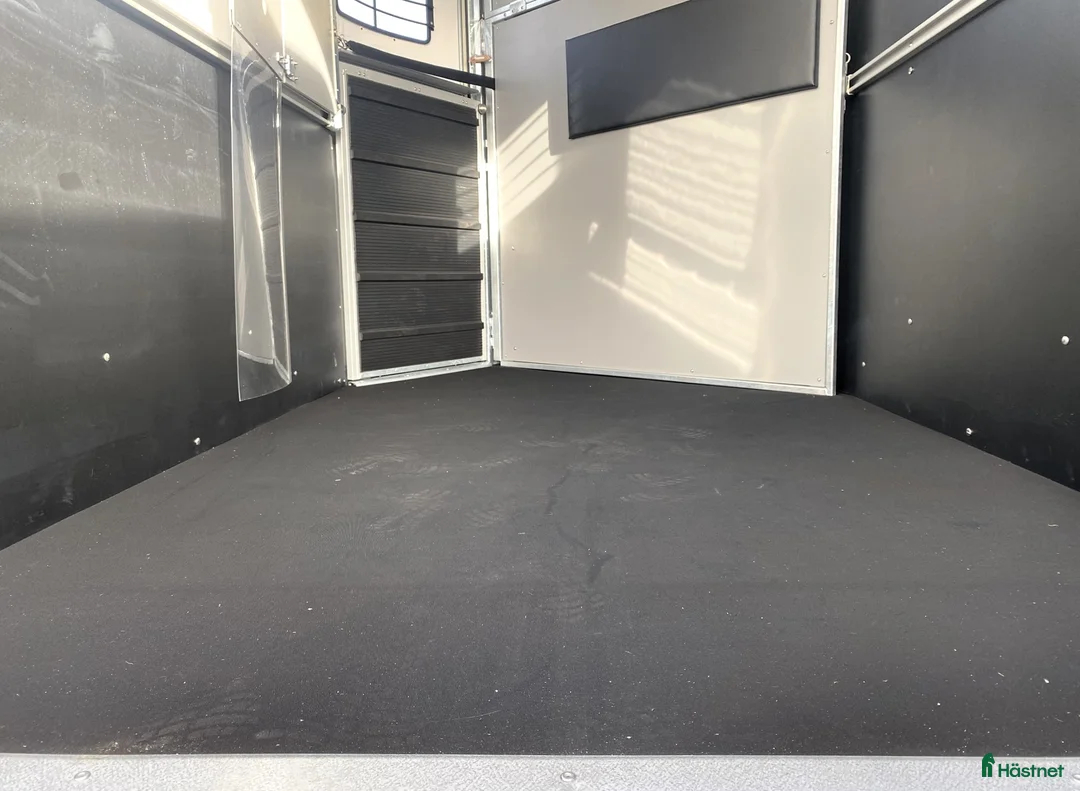 Hästtransporter  fordon & transport till salu: Diagonallastad Fautras Oblic+2 för 2 hästar i Kvicksund - Annons 12