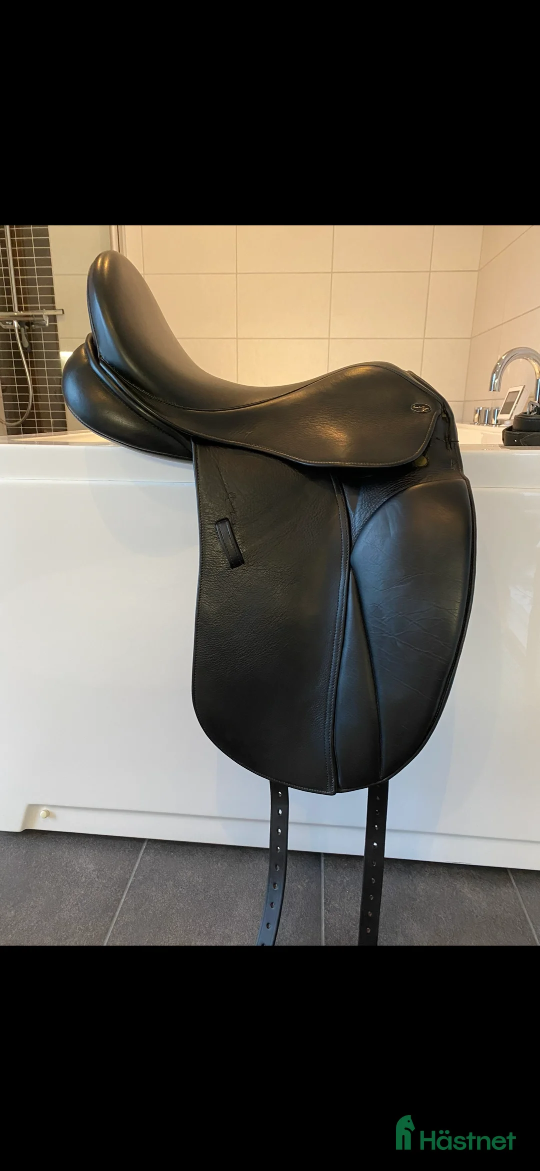 Sadlar hästutrustning till salu: Dressyrsadel med ställbar bom i Glemmingebro - Annons 1