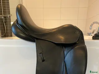 Sadlar hästutrustning Dressyrsadel med ställbar bom i Glemmingebro - Annons 1