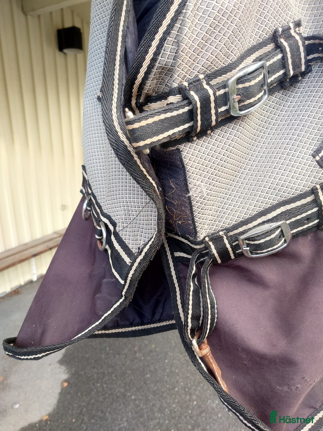 Täcken hästutrustning till salu: Tjockt vattenavvisande vintertäcke i Kista - Annons 5