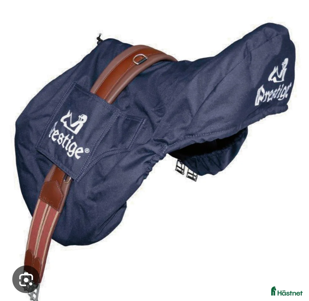 Sadeltillbehör hästutrustning till salu: Prestige sadelöverdrag i Surahammar - Annons 1