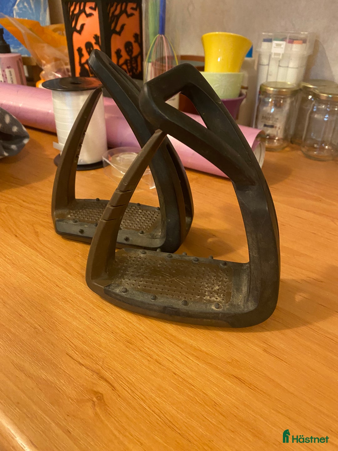 Stigbyglar hästutrustning till salu: Bruna Freejumps i Svärtinge - Annons 2