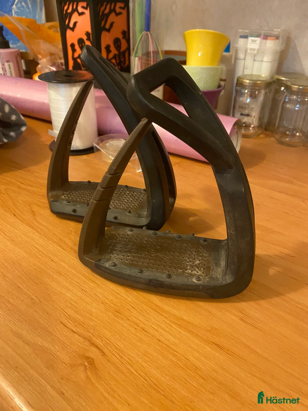 Stigbyglar hästutrustning till salu: Bruna Freejumps i Svärtinge - Annons 2