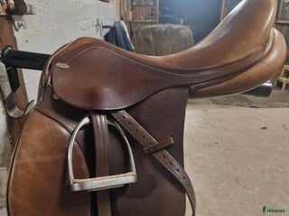 Sadlar hästutrustning till salu: Santa Cruz allround/hopp i Stora Mellösa - Annons 4