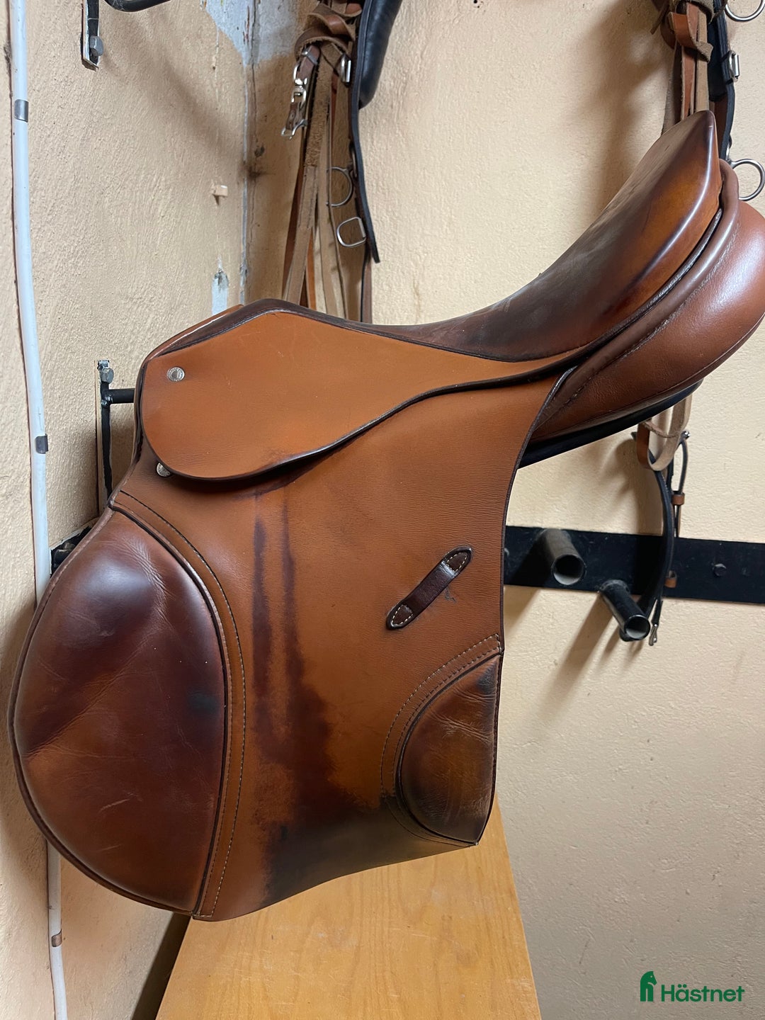 Sadlar hästutrustning till salu: Custom made Young Winner, 16”  i Lund - Annons 1