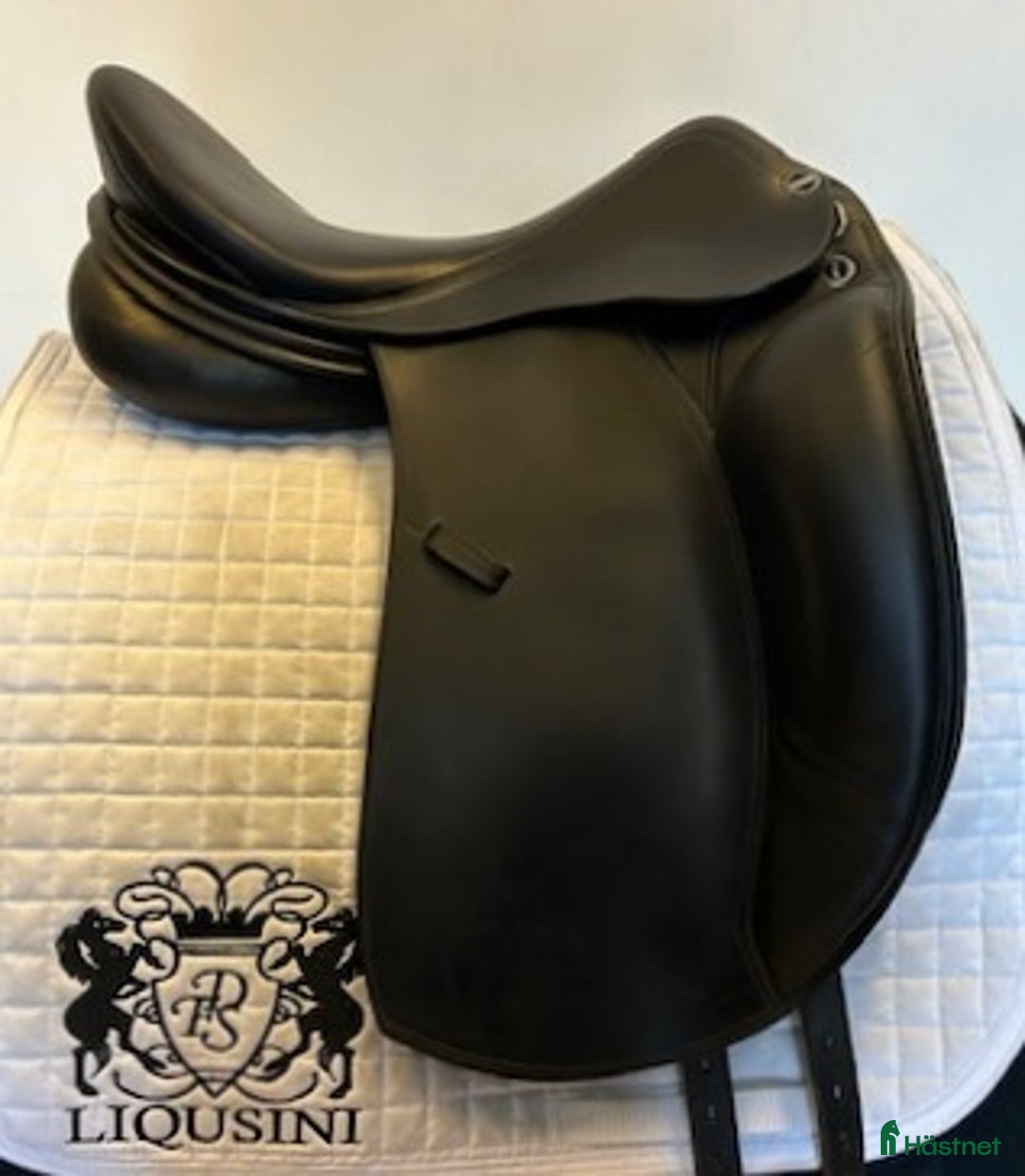 Sadlar hästutrustning till salu: Dressyrsadel Erreplus Adelinde 18" i Uppsala - Annons 1