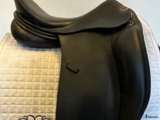 Sadlar hästutrustning till salu: Dressyrsadel Erreplus Adelinde 18" i Uppsala - Annons 23