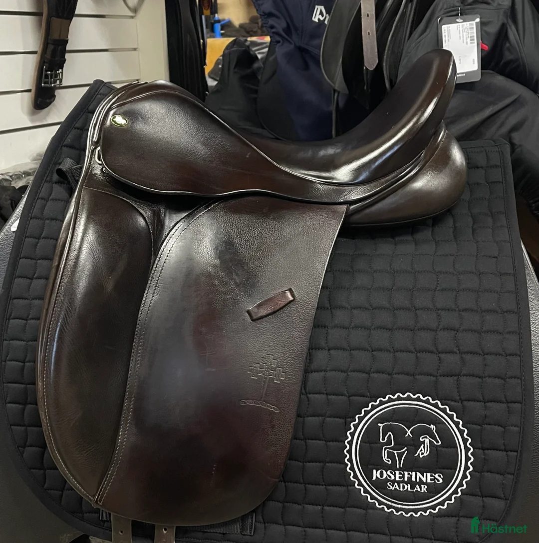 Sadlar hästutrustning till salu: Spalding Britannica i Hova - Annons 1